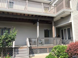 23 Willow Wood Sq #23, East Rutherford, NJ 07073