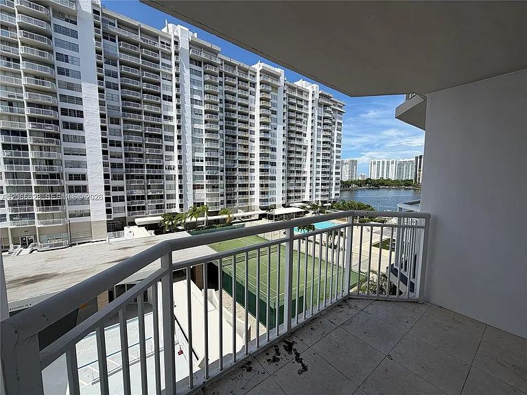 18031 Biscayne Blvd #601 — Photo 17