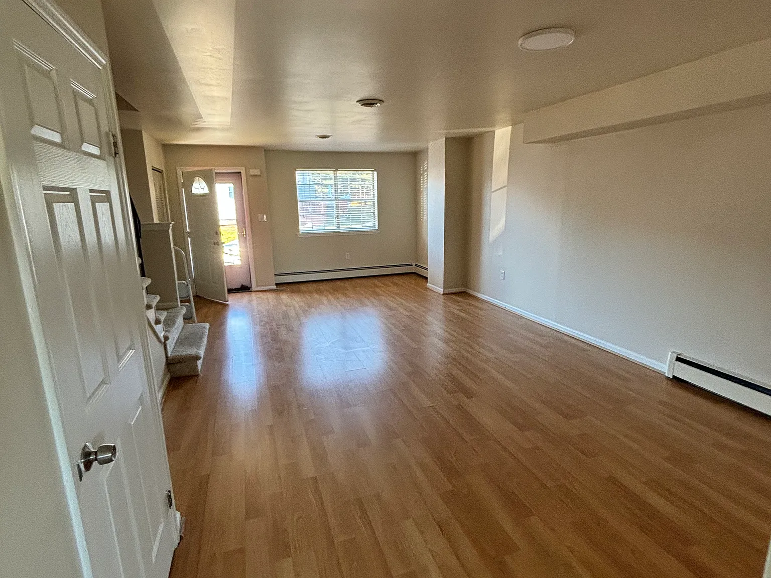 3 bed, 1.5 bath, 2000 sqft, $2,600 — Photo 2