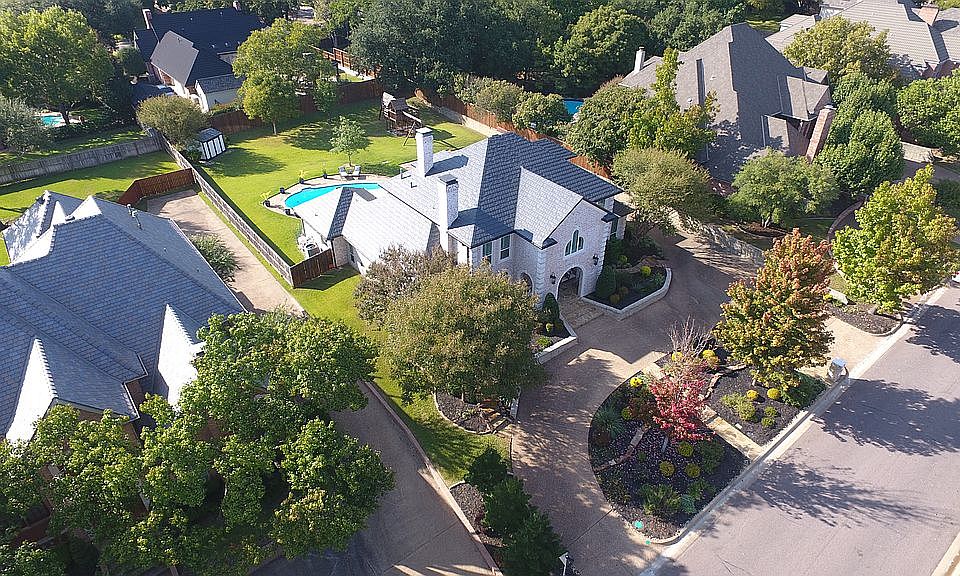 2nd image of 4703 Shadywood Ln