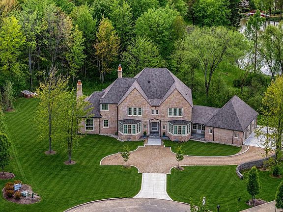 2nd image of 2644 Heritage Ln
