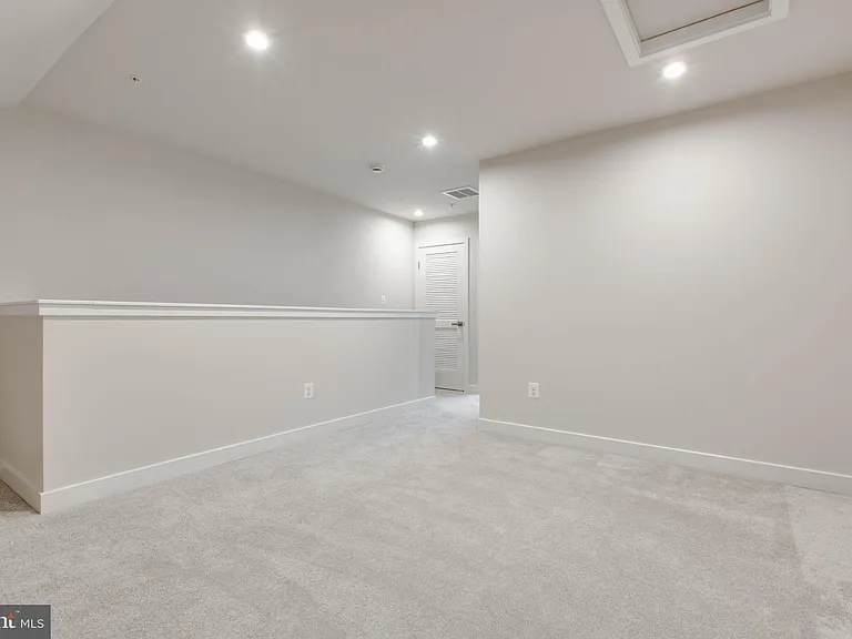 7523 Bharat Way — Photo 37