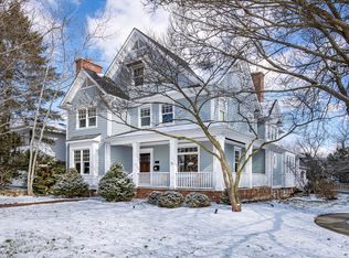 101 Woodstock Ave, Clarendon Hills, IL 60514