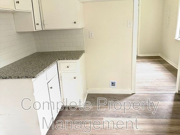 4th image of 1311 18th Way SW