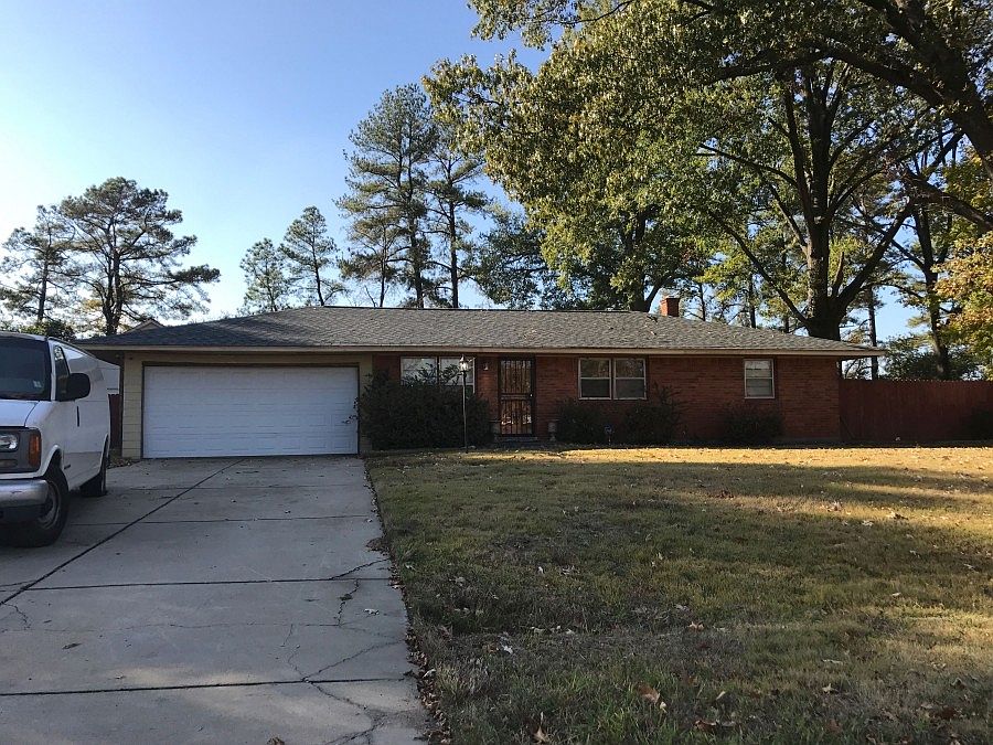 1st image of 4729 Woodridge Dr