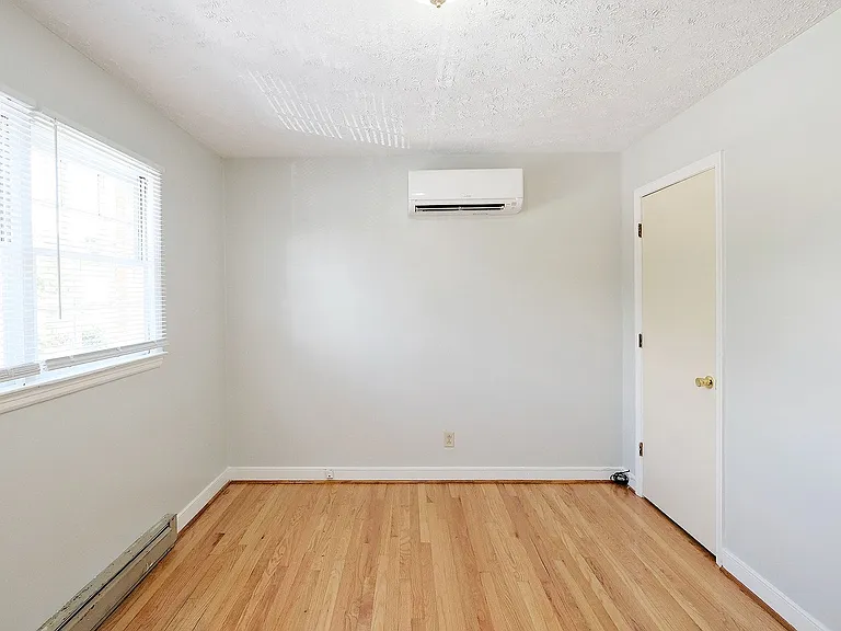 1406 Chesapeake St #B — Photo 7
