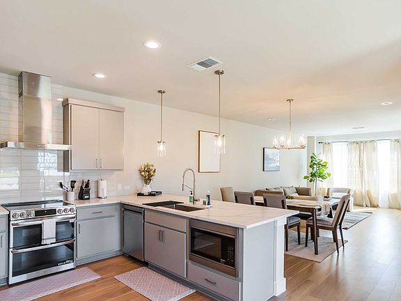 3rd image of 13309 Morris Rd #11
