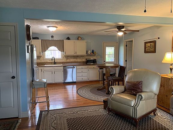 3rd image of 225 Virginia Ave