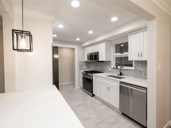 45 Roosevelt St, Cresskill, NJ 07626