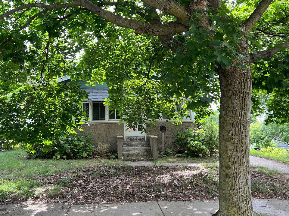 1st image of 962 Calvary Ave NW
