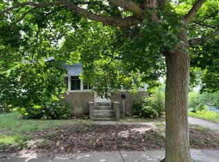 962 Calvary Ave NW, Grand Rapids, MI