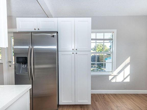 2nd image of 823 SE 3rd Ave