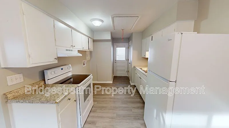 1 bed, 1.0 bath, $695 — Photo 2