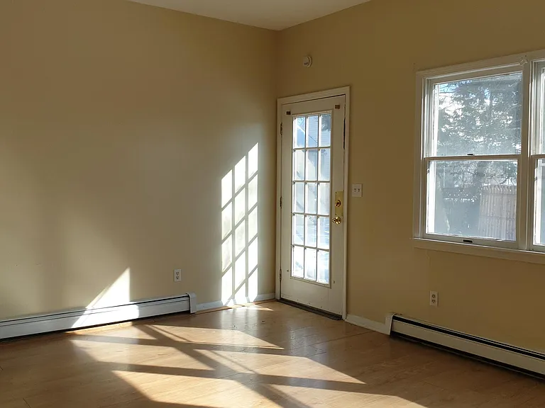 162 Warner St — Photo 5