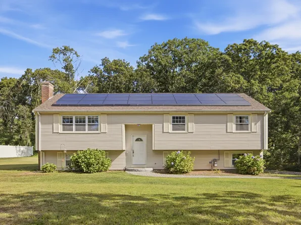 14 Bramble Bush Dr, Forestdale, MA 02644