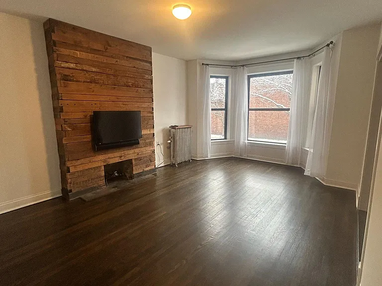 741 W Wellington Ave #1 — Photo 2
