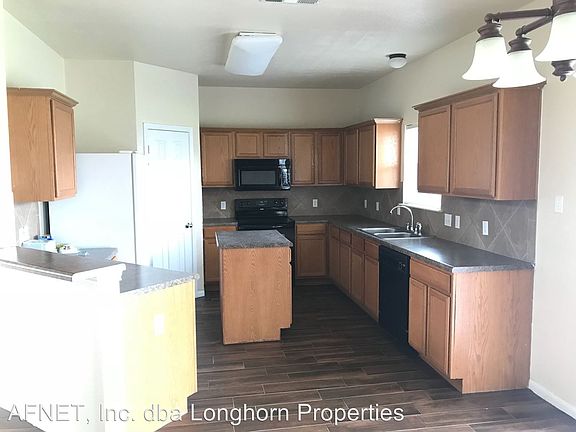 5th image of 211 Crowfoot Dr