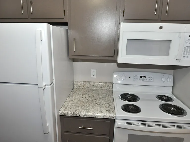 10283 State Highway 212 NE #D — Photo 3