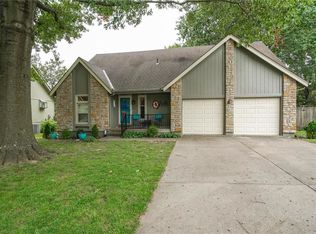 404 NE Stanton Ln, Lees Summit, MO 64064