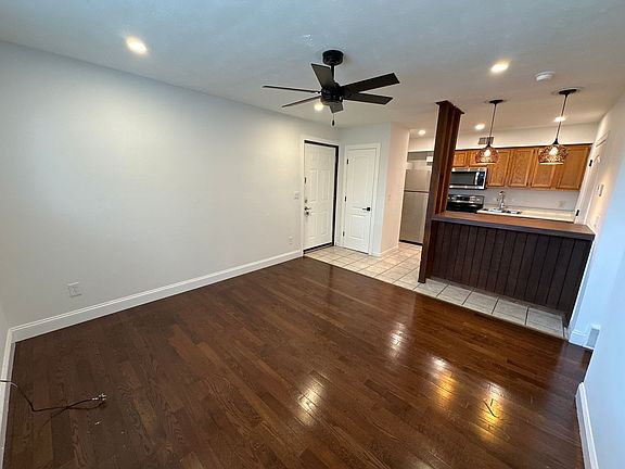 4th image of 1677 Summit St #1683-3A
