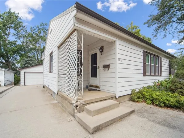 1218 68th St, Windsor Heights, IA 50324