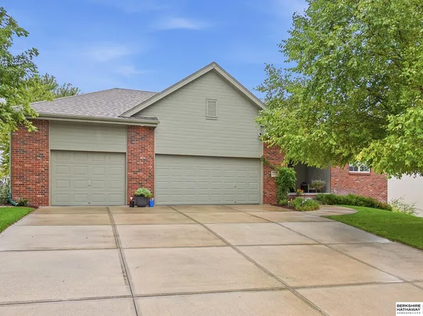 8216 S 154th Ave, Omaha, NE 68138