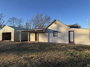 421 S Walnut St, Cottonwood Falls, KS 66845