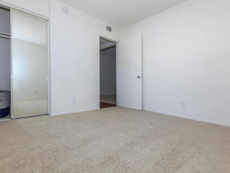 Ridgewood Village Apartment Homes — Photo 35