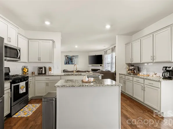 9142 Mackinaw Dr, Gastonia, NC 28056