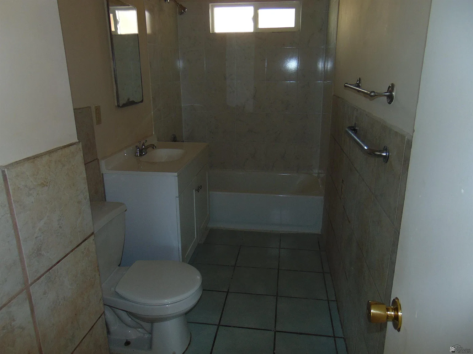4 bed, 1.5 bath, 1100 sqft, $1,400 — Photo 4