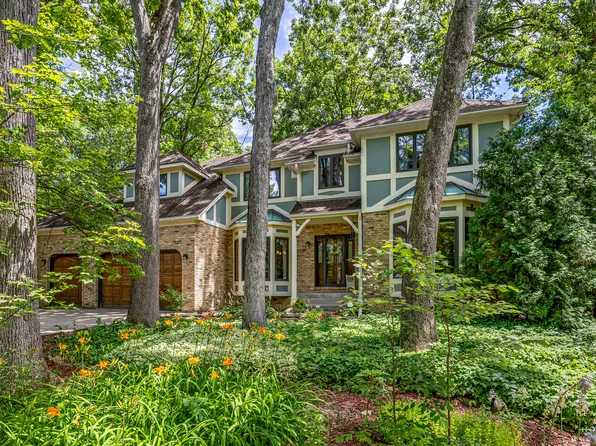 641 Nor Oaks Ct, West Chicago, IL 60185