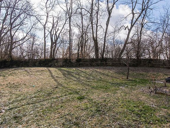 2nd image of 2252 Kenwood Dr