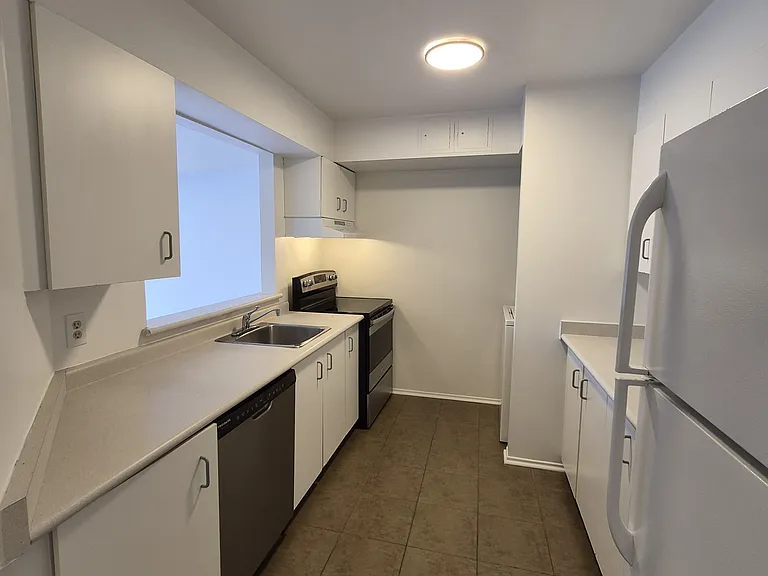 318 Lorry Greenberg Dr #322 — Photo 14