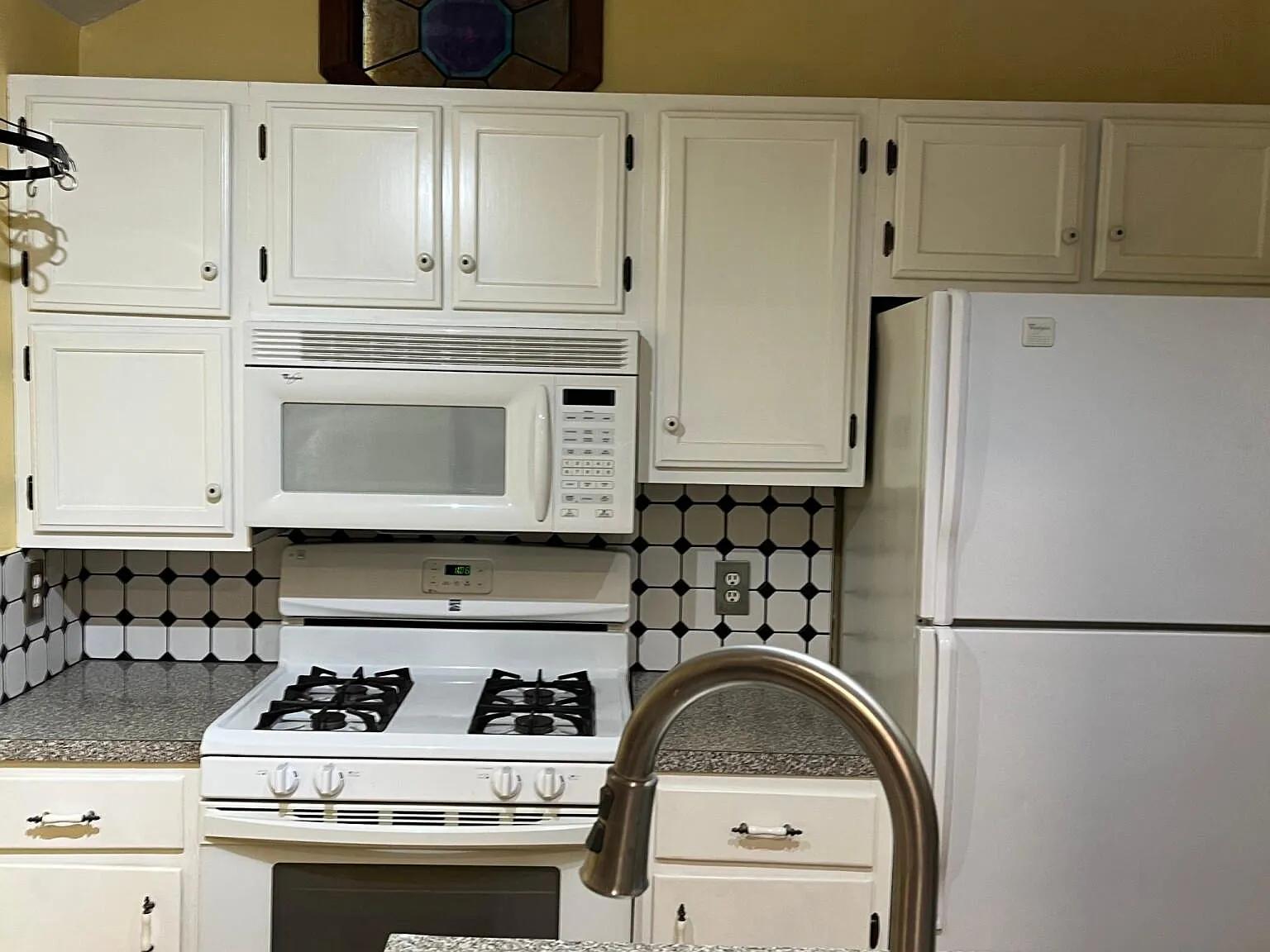 2 bed, 1150 sqft, $2,400 — Photo 2