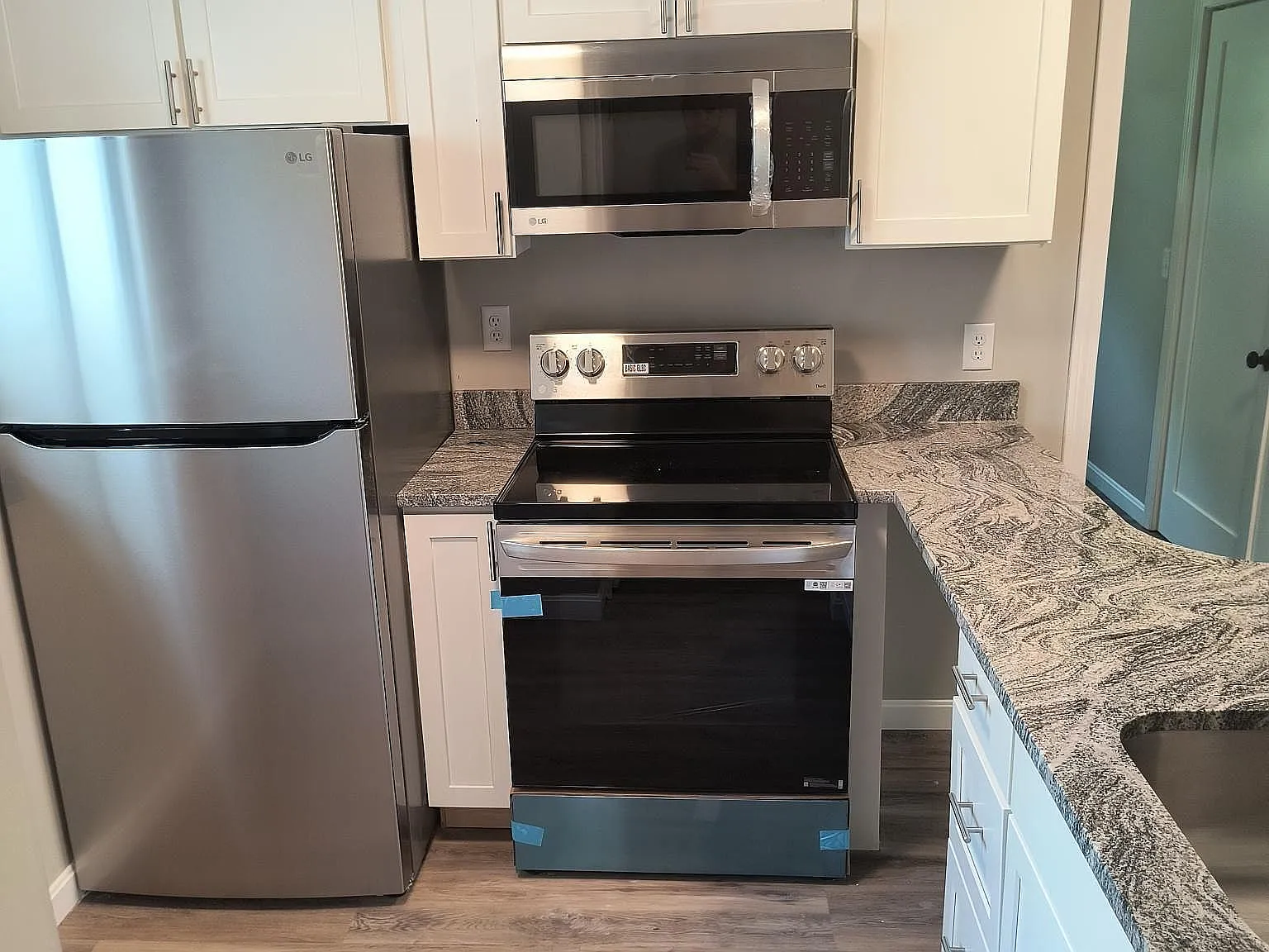 2 bed, 1.0 bath, 735 sqft, $1,975 — Photo 1