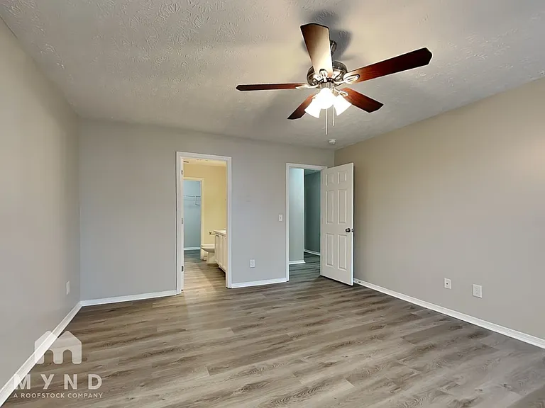 2838 Creekbend Dr — Photo 11