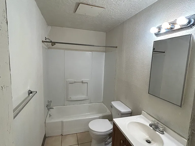 405 Utah St SE #D — Photo 1