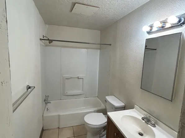 405 Utah St SE APT D, Albuquerque, NM 87108