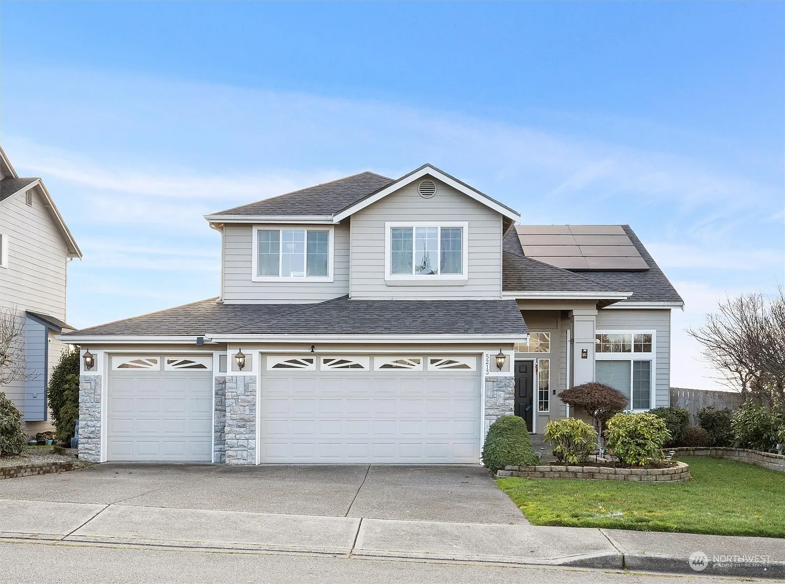 5213 Nathan Loop SE photo 1