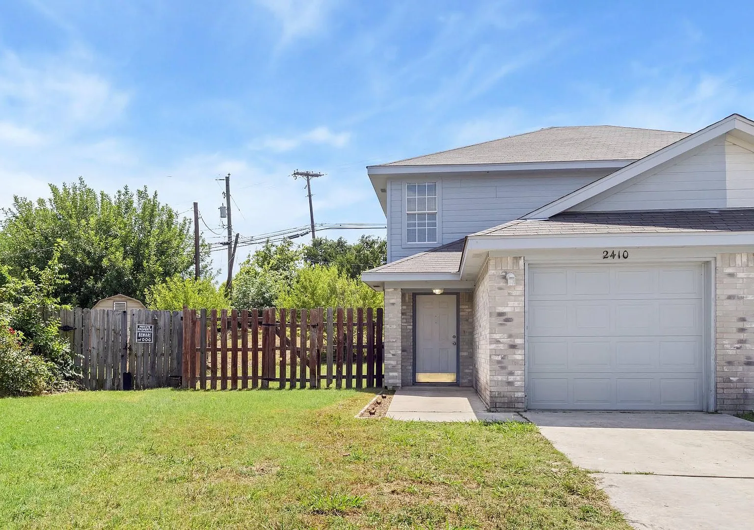 Close to Fort Hood! Town Home featuring 2 Bedrooms, 1.5 Baths, and 1 Car Garage — Photo 1