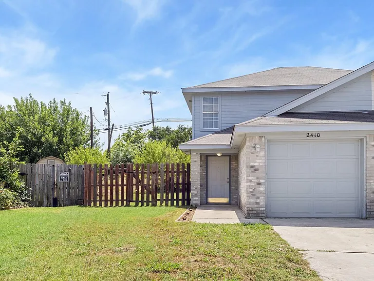 2410 Royal Crest Cir — Photo 1