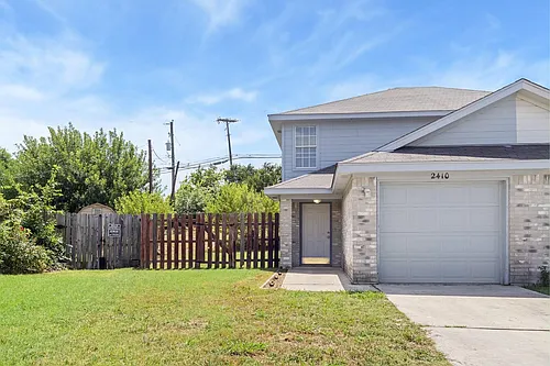 2410 Royal Crest Cir Photo 1