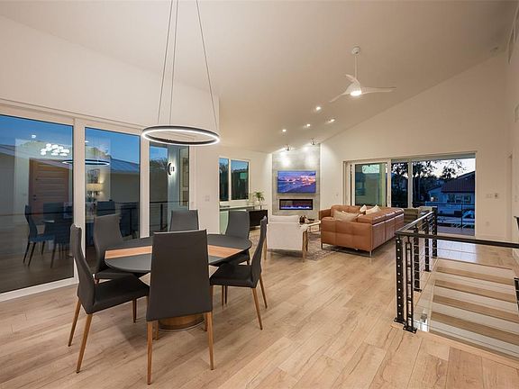 5th image of 4938 Commonwealth Dr