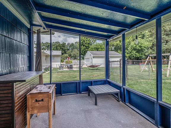 5th image of 344 Lakeshore Dr