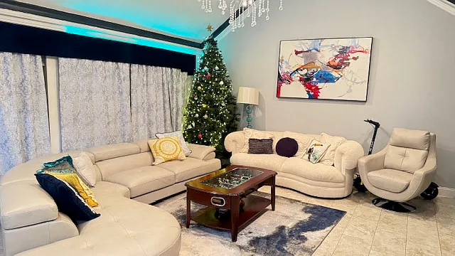 4 bed, 2.5 bath, 2850 sqft, $4,950 — Photo 4