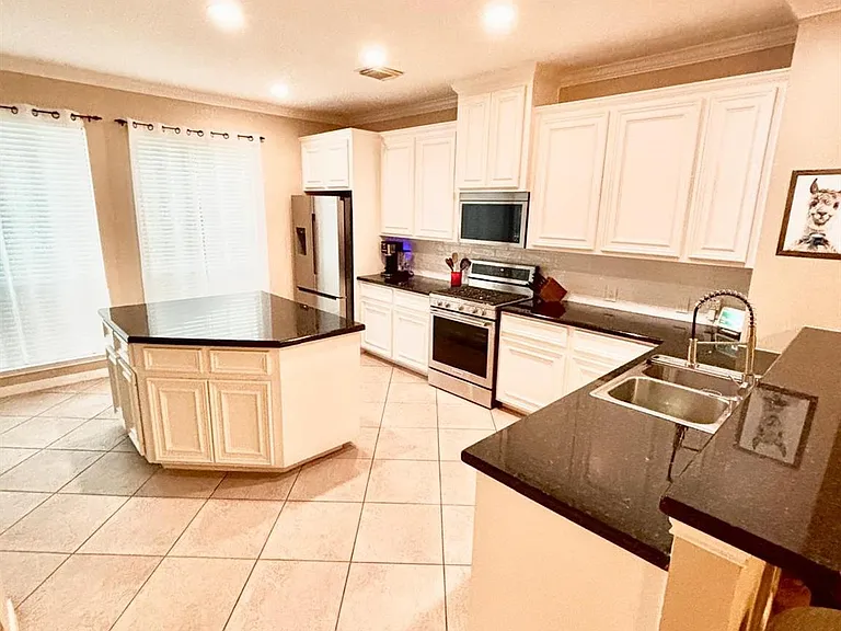 1310 W Webster St — Photo 15