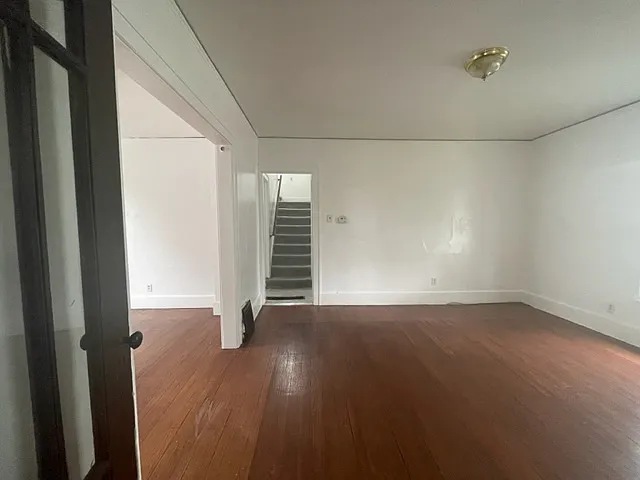 1141 N College St — Photo 3