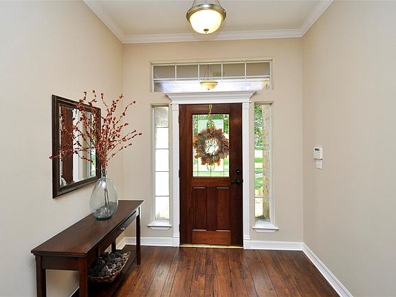 5th image of 303 McDaniel Dr