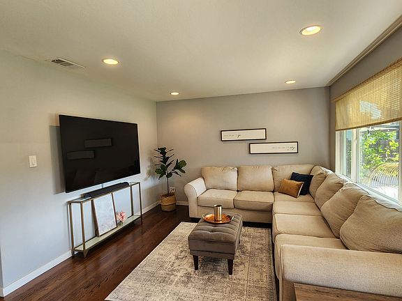 2nd image of 1609 Laurel Ln