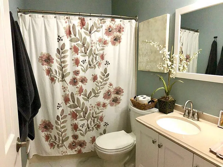 2nd Bath. New toilet and tile floors. Tub/Shower.
